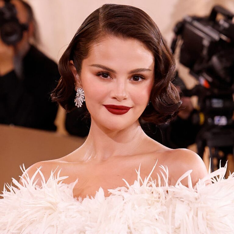 Selena Gomez Debuts Red Hair for Only Murders in the Building