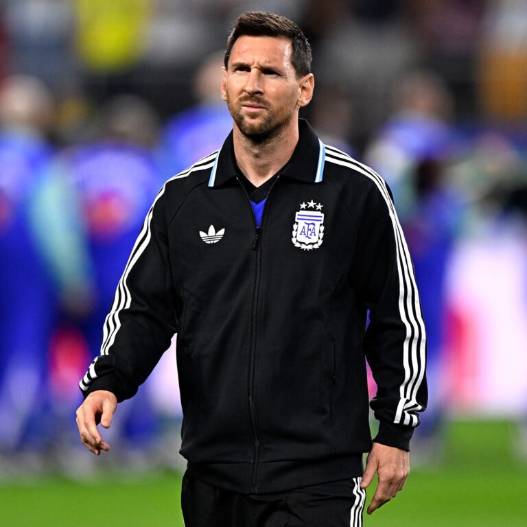 Lionel Messi Fans React to Argentina Statue Mistake 