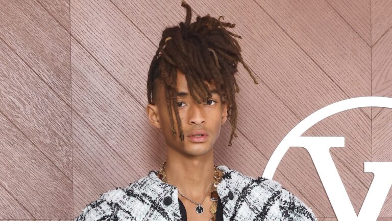 Eyebrow-Raising Photo Has Internet Reacting