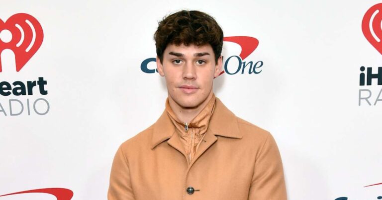 Noah Beck And Dad Attend World Cup Amid Family’s Scandals