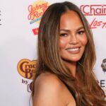 Chrissy Teigen’s Barrel Jeans Are Summer’s Cool-Girl Denim Trend
