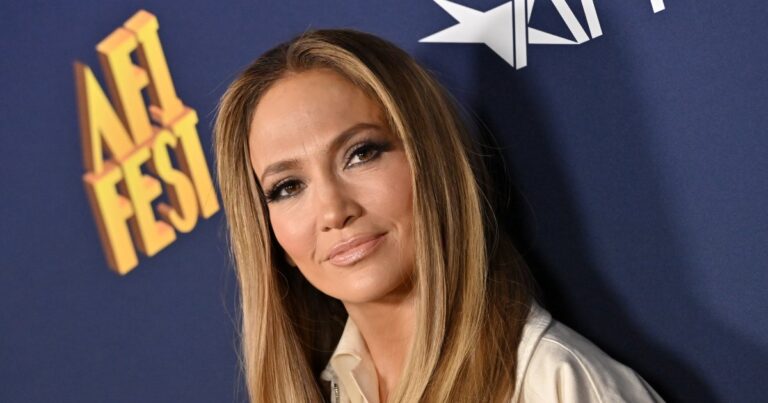 Jennifer Lopez’s Comfy Matching Lounge Set Style Is on Amazon