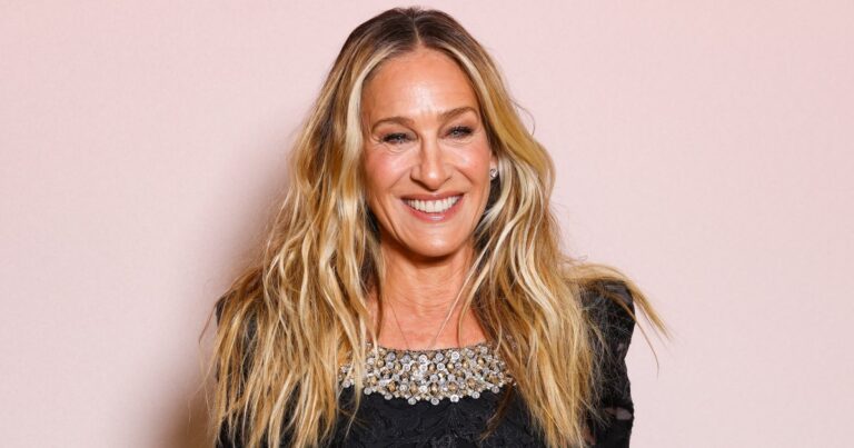 Get Sarah Jessica Parker’s Chic White-Flip Flops Look For $16