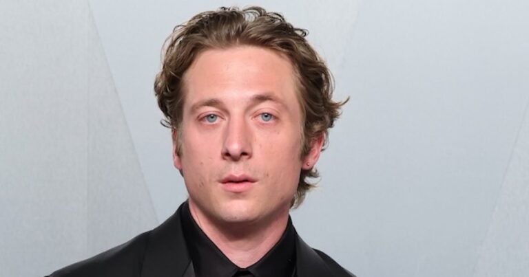 Jeremy Allen White Reveals What He Stole From The Bear Set