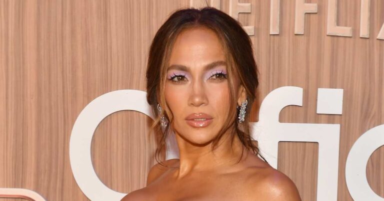 Jennifer Lopez Reveals Just How a Man Can Get Her Attention