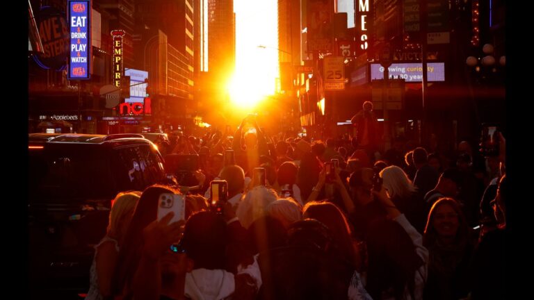 Manhattanhenge is back! photo of the day for June 1, 2026