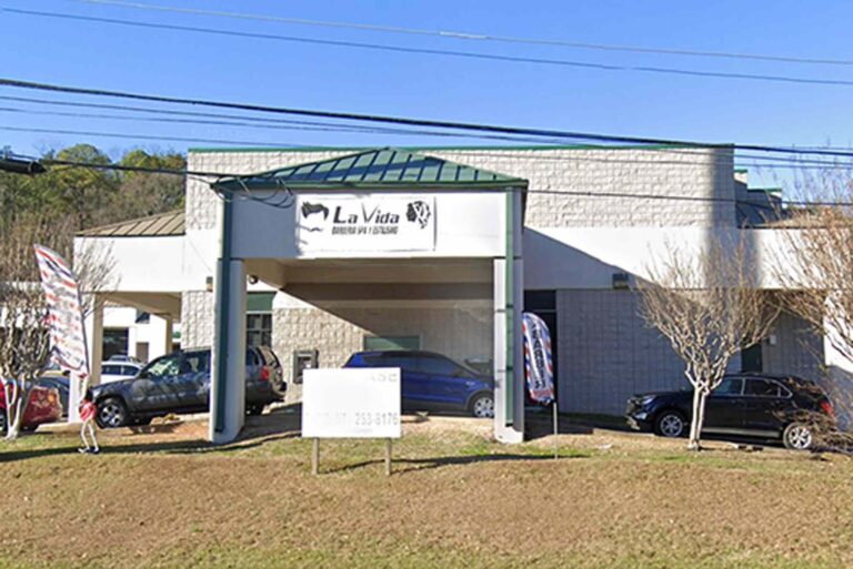 Alabama Father, 34, Shot and Killed in Front of His Family During Argument at Barbershop