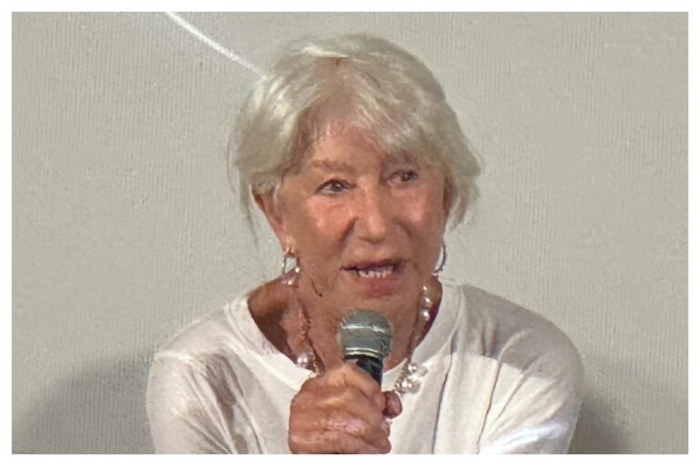 Helen Mirren Says Artists Are Not Political Animals