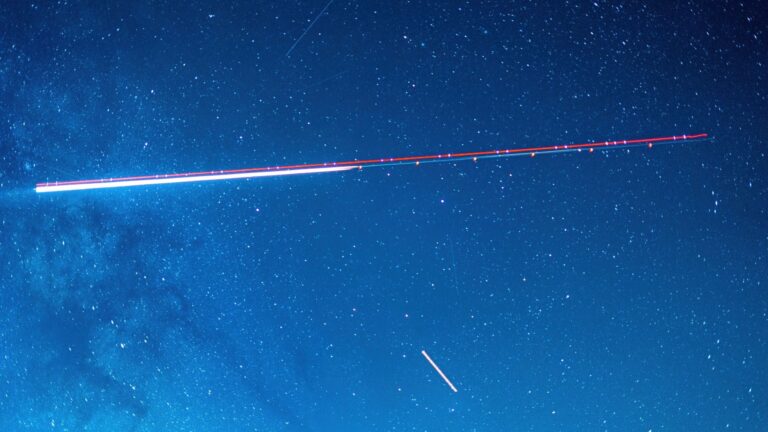 SpaceX wins $4 billion Space Force contract for satellites that target ‘airborne threats’ anywhere on Earth