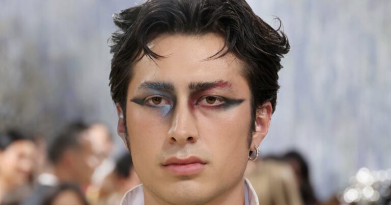 "Justifying This Is Awful!": Extremely Problematic Old Photos Of "Heated Rivalry" Star Hudson Williams Have Resurfaced, And The Internet's Response Is Shockingly Divided