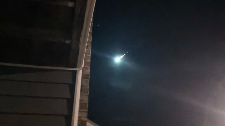 Watch a fireball burn a 300 mile path above the Midwest US (video)