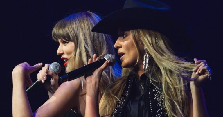 Taylor Swift Gives Surprise Show at Tight End University