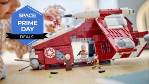 Save $42 on this Lego Star Wars Coruscant Guard Gunship, before its retired for good.