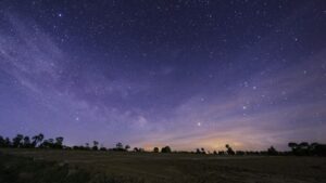 Why do stars appear different colors in the night sky?