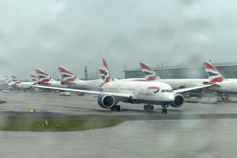 Hundreds of Passengers Left Stranded on Airport Tarmac for 8 Hours After Thunderstorms Cancel Flights