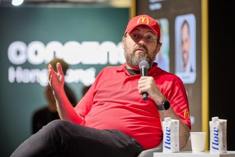 ADA governance vote kills Cardano Summit 2026, approves smaller TOKEN2049 plan