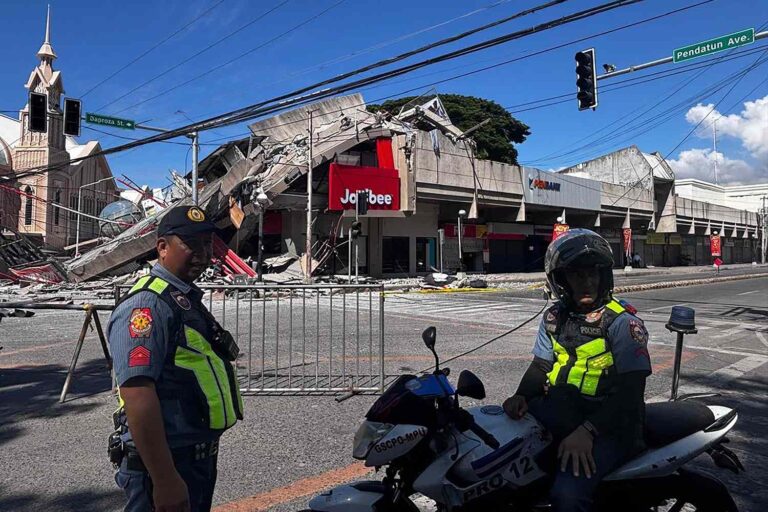7.8-Magnitude Earthquake Leaves at Least 19 Dead After Buildings Collapse and Tsunami Warnings Are Issued