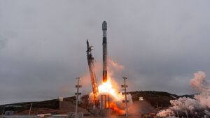 SpaceX sends 24 Starlink satellites to orbit on 1st launch as a public company (video)