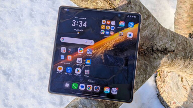 4 futuristic foldable phone features you can’t find anywhere in North America