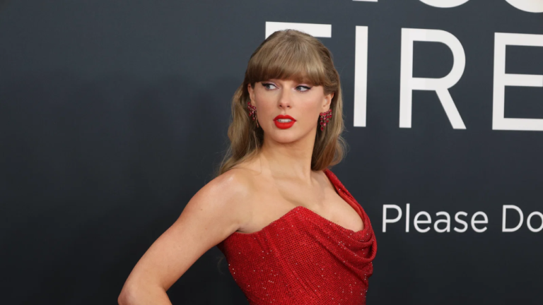 Worth a $2B, Taylor Swift Overtakes Rihanna As the Richest Female Musician in the World