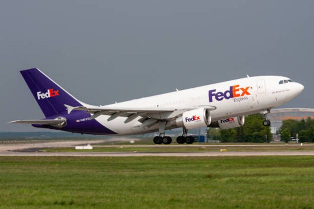FedEx pilots ratify new contract, secure 40% pay hike (FDX:NYSE)