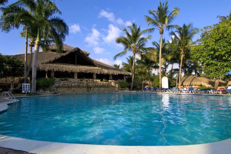 1 Tourist Dead, Nearly 1,700 Others Evacuated After Fire Engulfs Luxurious Beachside Hotel