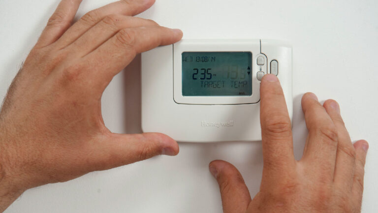 People are getting financial incentives to use less electricity during heat waves » Yale Climate Connections
