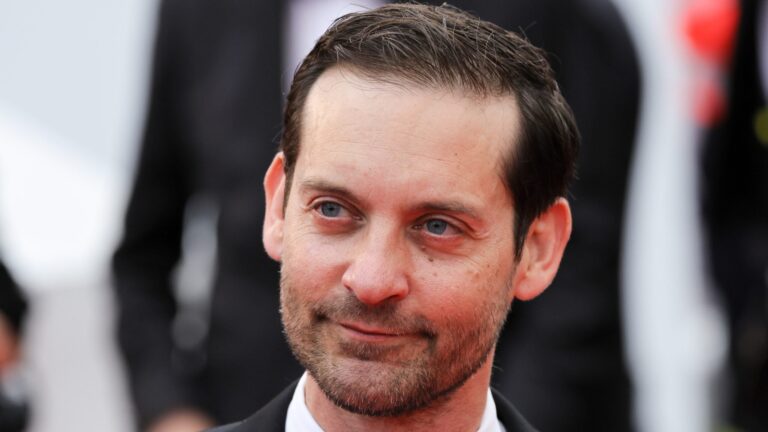Tobey Maguire & Ice Spice: Kissing in Public? Dating?