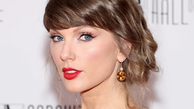 Taylor Swift & Travis Kelce Have a SECRET DOG, Swifties Believe