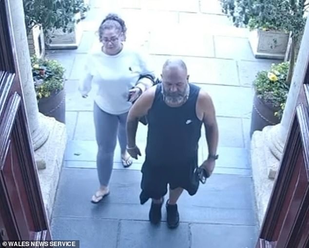 ‘Dine and dash’ couple flee waterfront restaurant without paying £115 bill after guzzling eight Cokes and enjoying seafood meal