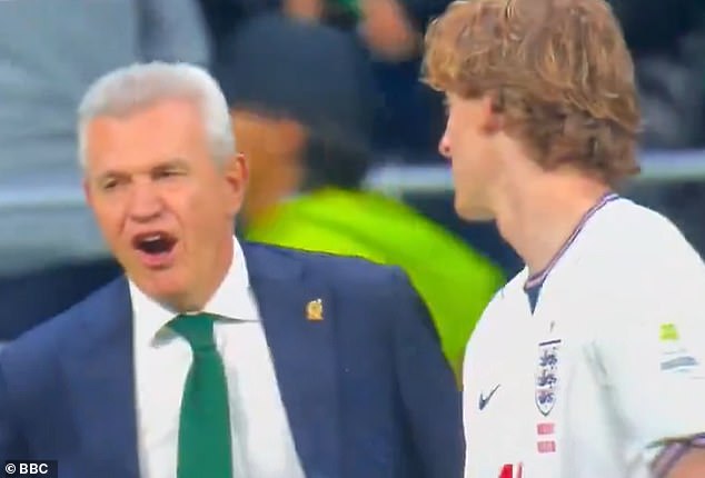 Hilarious moment Mexico manager swears at England’s Anthony Gordon during hydration break – before both dissolve into laughter
