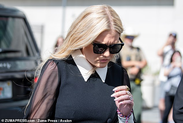 Erika Kirk heard crying in the courtroom as Tyler Robinson’s ‘apology’ texts to trans lover Lance Twiggs are revealed