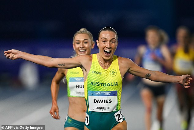 Rose Davies makes Commonwealth Games history with stunning 5000m and 10,000m double after beating Aussie great Jess Hull in Glasgow thriller