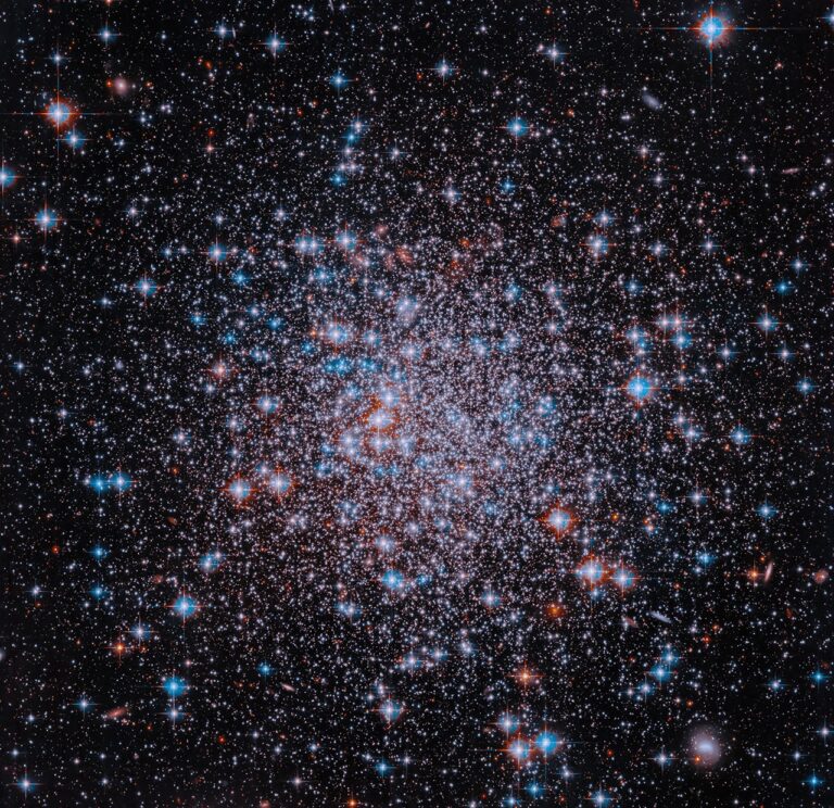 NASA’s Hubble Spies Stellar Sparkler for July 4th