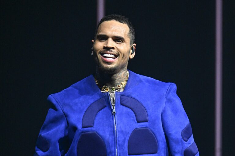 Chris Brown Has Fans Going Wild Over SPICY ‘R&B’ Tour Moment