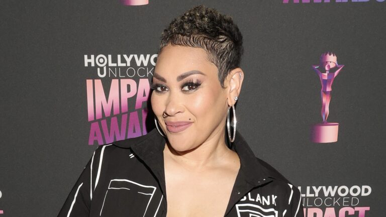 Keke Wyatt Sparks Pregnancy Speculation W/ Mystery Man (Vid)