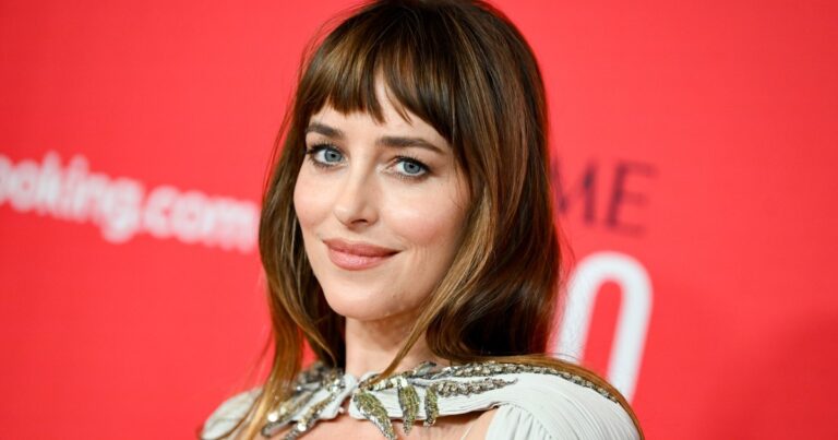 Dakota Johnson’s Traded Sneakers for This Ballet Flats Style