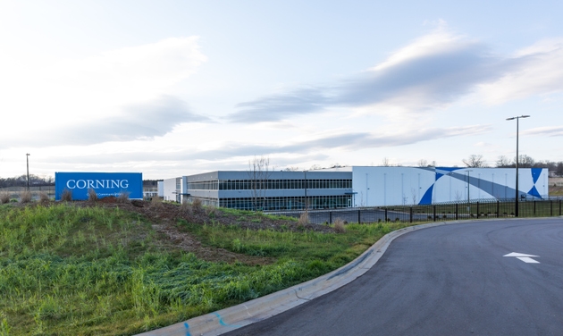 Corning shares jump 6%, snapping a six-day losing streak (GLW:NYSE)