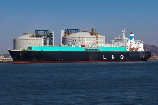 LNG Canada offers First Nations option to invest up to C$1B in phase 2 project (SHEL:NYSE)