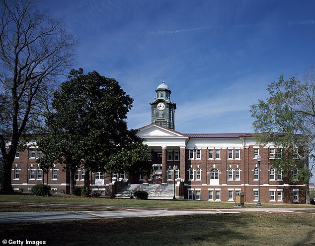 Southern university orders students to wear business suits on campus while clamping down on headwear in new dress code