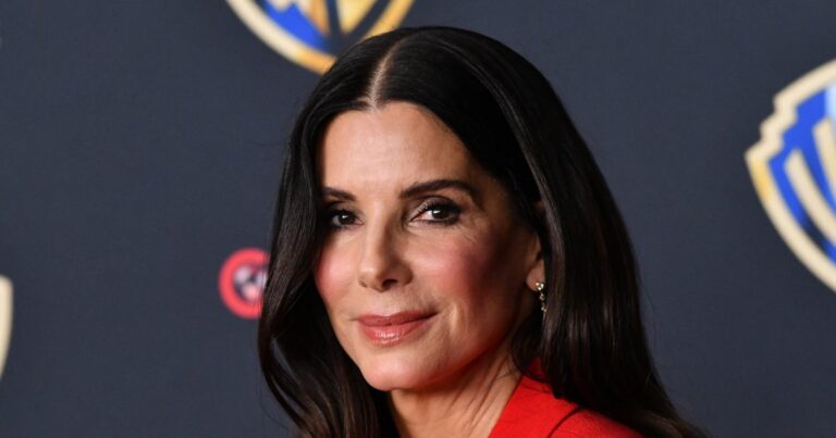Sandra Bullock’s Roomy Travel Bag Style Is $40 on Amazon