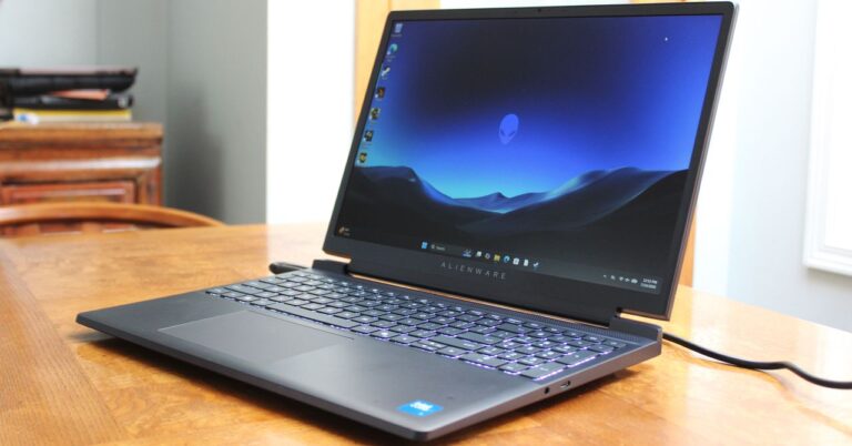 Alienware 15 Gaming Laptop Review: Hedging Its Bets