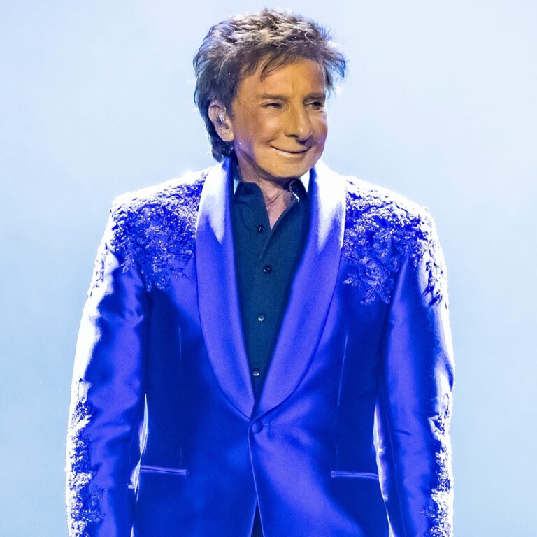 Barry Manilow Cancels Show Minutes Before Start Amid Cancer Recovery