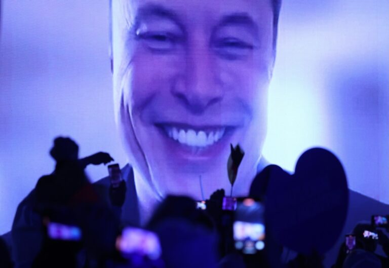 Elon Musk repeatedly one-upped his execs on SpaceX’s first earnings call