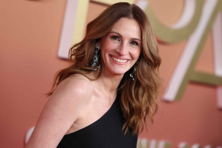 Julia Roberts Is Embracing the Anti-Skinny Jeans Trend That’ll Be the ‘It’ Style in the Fall, Too — Shop Lookalikes